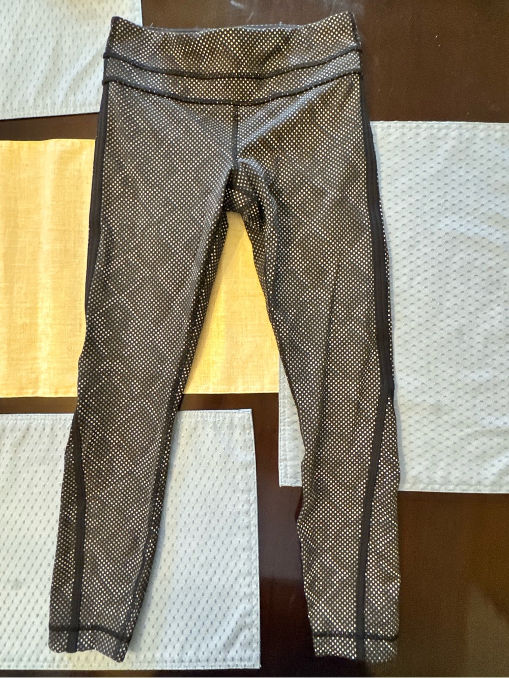 lululemon cropped leggings texture